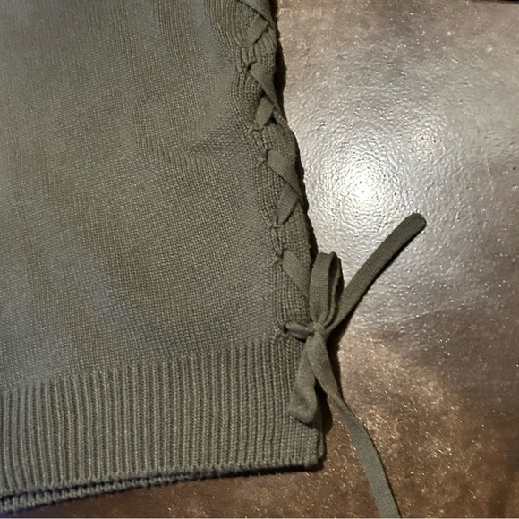 Vince 100% Cashmere Olive green Crew Neck Sweater with Side Tie- size small - Picture 5 of 13